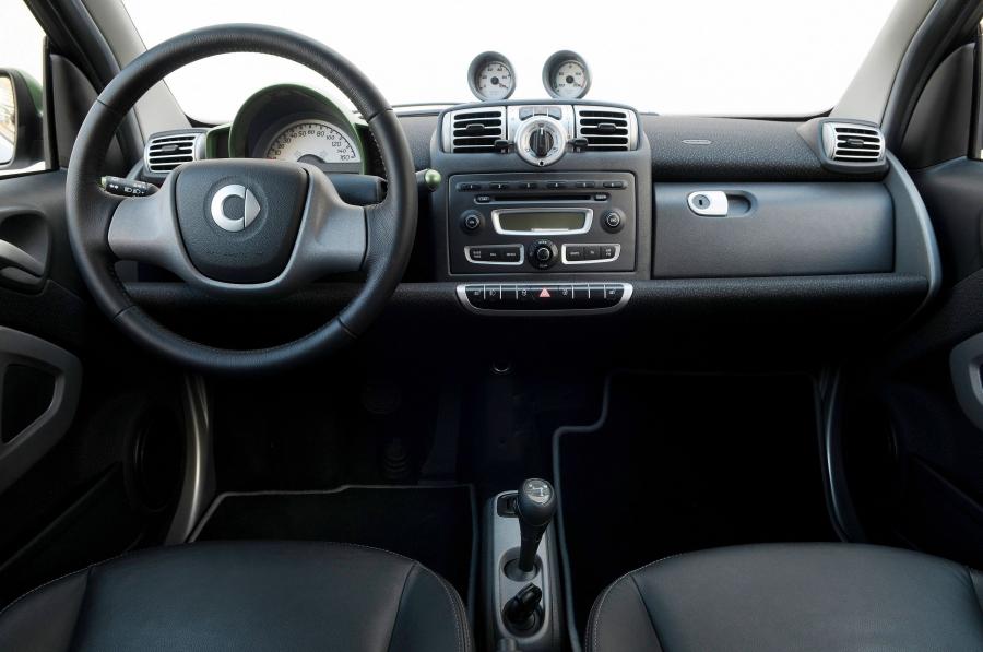 Торпедо Smart ForTwo Electric Drive 2009 года  (фото 20 из 42)